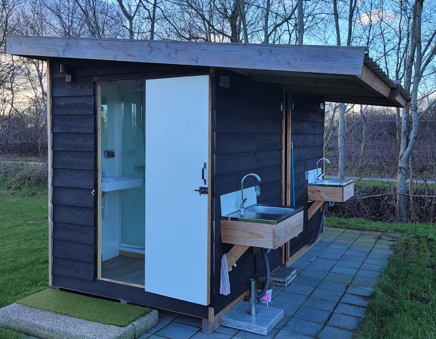 Camping Boerdam - Buitenzijde privé sanitair