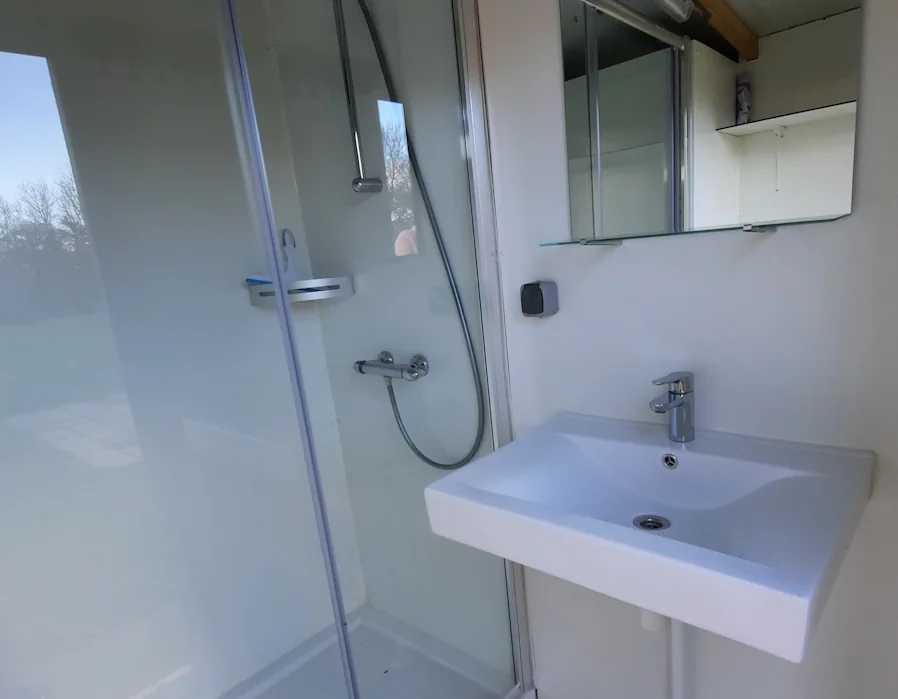 Camping Boerdam - Douche en wasgelegenheid privé sanitair